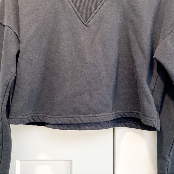 Gymshark Cropped Hoodie Sweatshirt - Picture 4 of 9